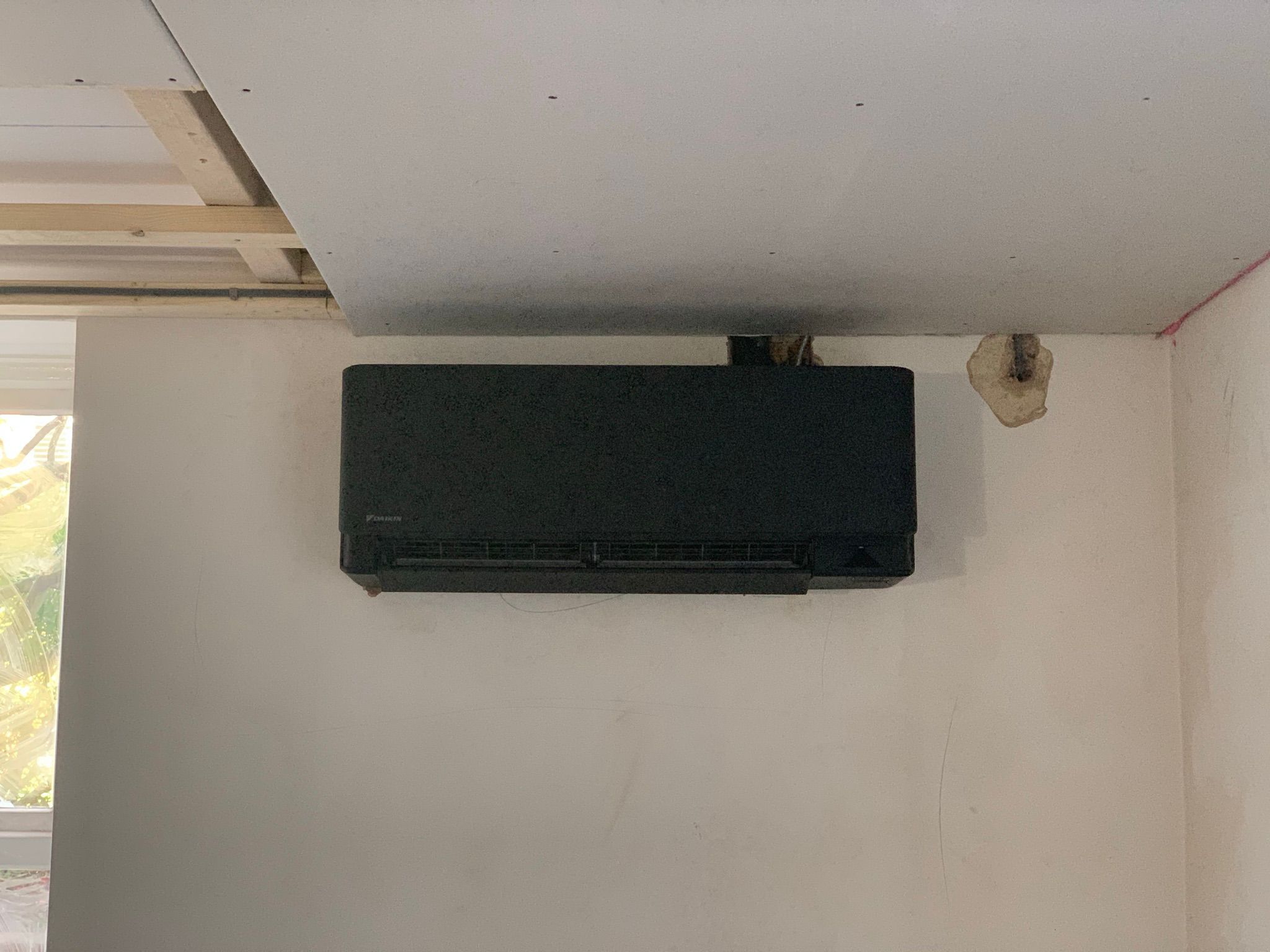 Daikin Stylish black AC install